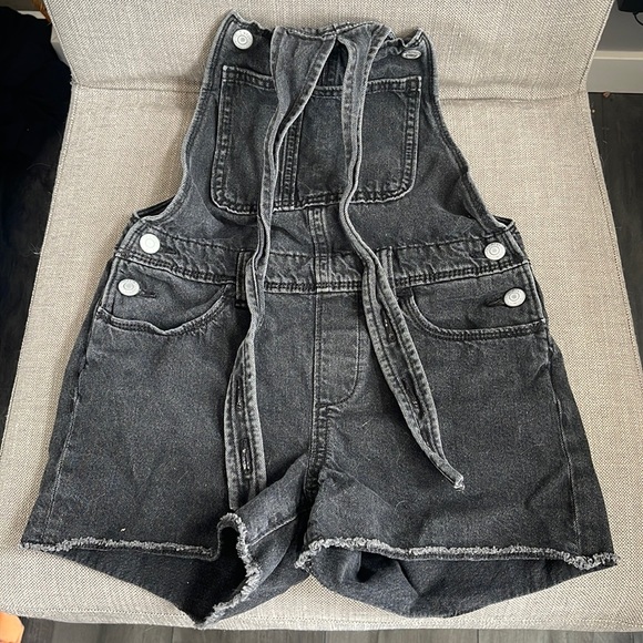 Girls old navy jean overalls - Picture 1 of 4